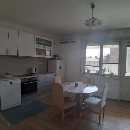 Nina, In Centre Appartement