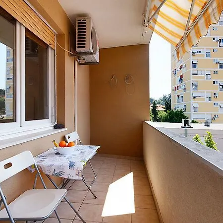 Nina, In City Centre Apartment Split